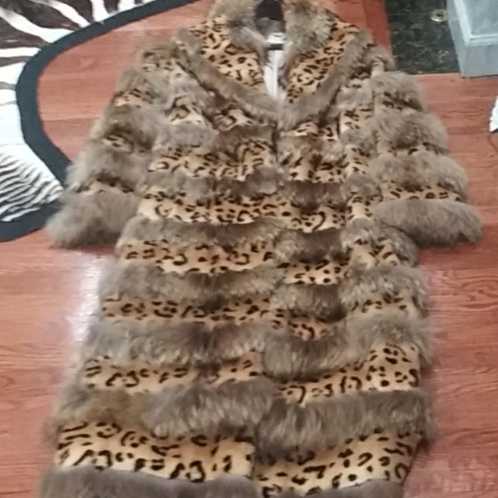 Sheared mink leopard print with fox collar & fur a - Picture 6 of 6